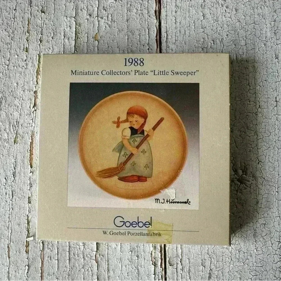 Vintage 1987 Goebel Hummel  "Little Homemakers" West Germany 4" Decorator Plate - Picture 5 of 10